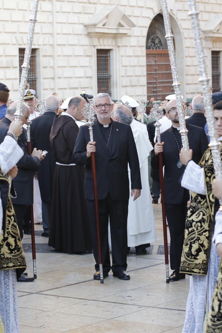 El vicario general, José Ferrary, y el delegado de Hermandades y Cofradías, Antonio Coronado, a la salida de la procesión
