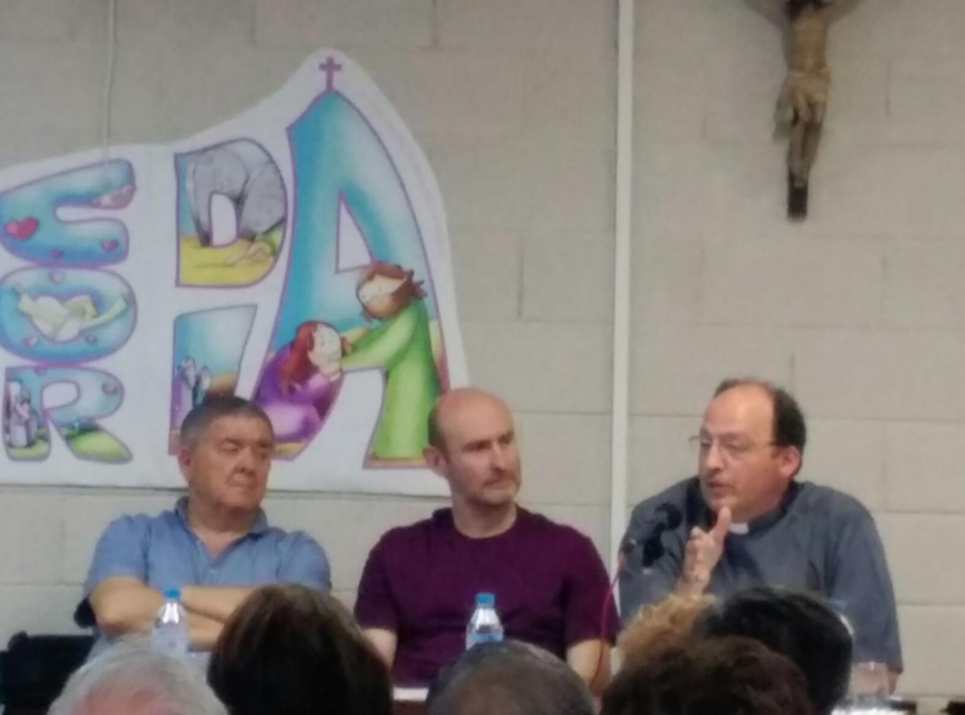 Mesa redonda en la parroquia María Madre de Dios sobre los "Católicos ante las elecciones del 26J"