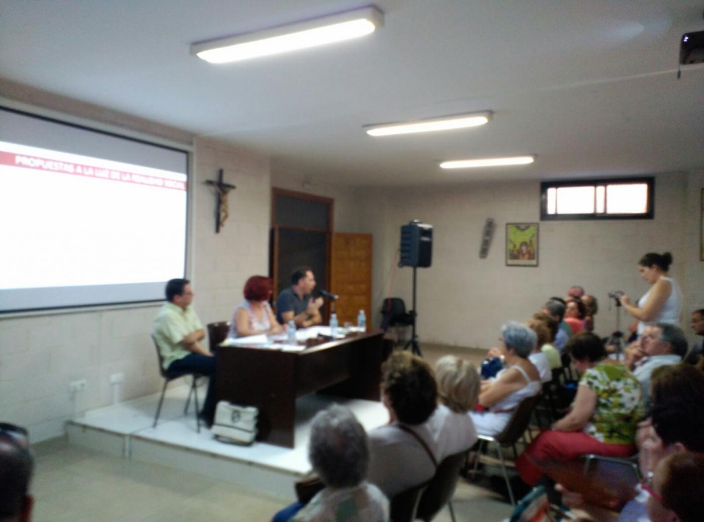 Mesa redonda en la parroquia María Madre de Dios sobre los "Católicos ante las elecciones del 26J"