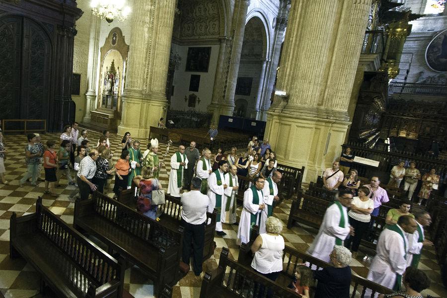 El arciprestazgo de San Cayetano atraviesa la Puerta Santa de la Catedral