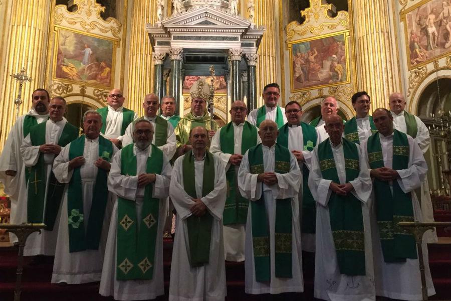 El arciprestazgo de San Cayetano atraviesa la Puerta Santa de la Catedral