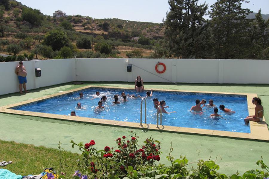 Los niños y jóvenes de las parroquias de Coín, Monda, Guaro y Alhaurín el Grande se han unido para vivir los campamentos de verano en el Santuario de Flores, de Álora