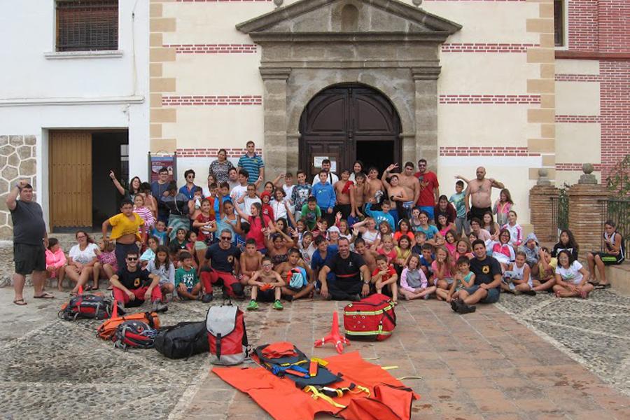 Los niños y jóvenes de las parroquias de Coín, Monda, Guaro y Alhaurín el Grande se han unido para vivir los campamentos de verano en el Santuario de Flores, de Álora