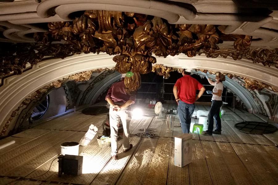 Reparaciones en el techo de la parroquia de Santiago, en Málaga