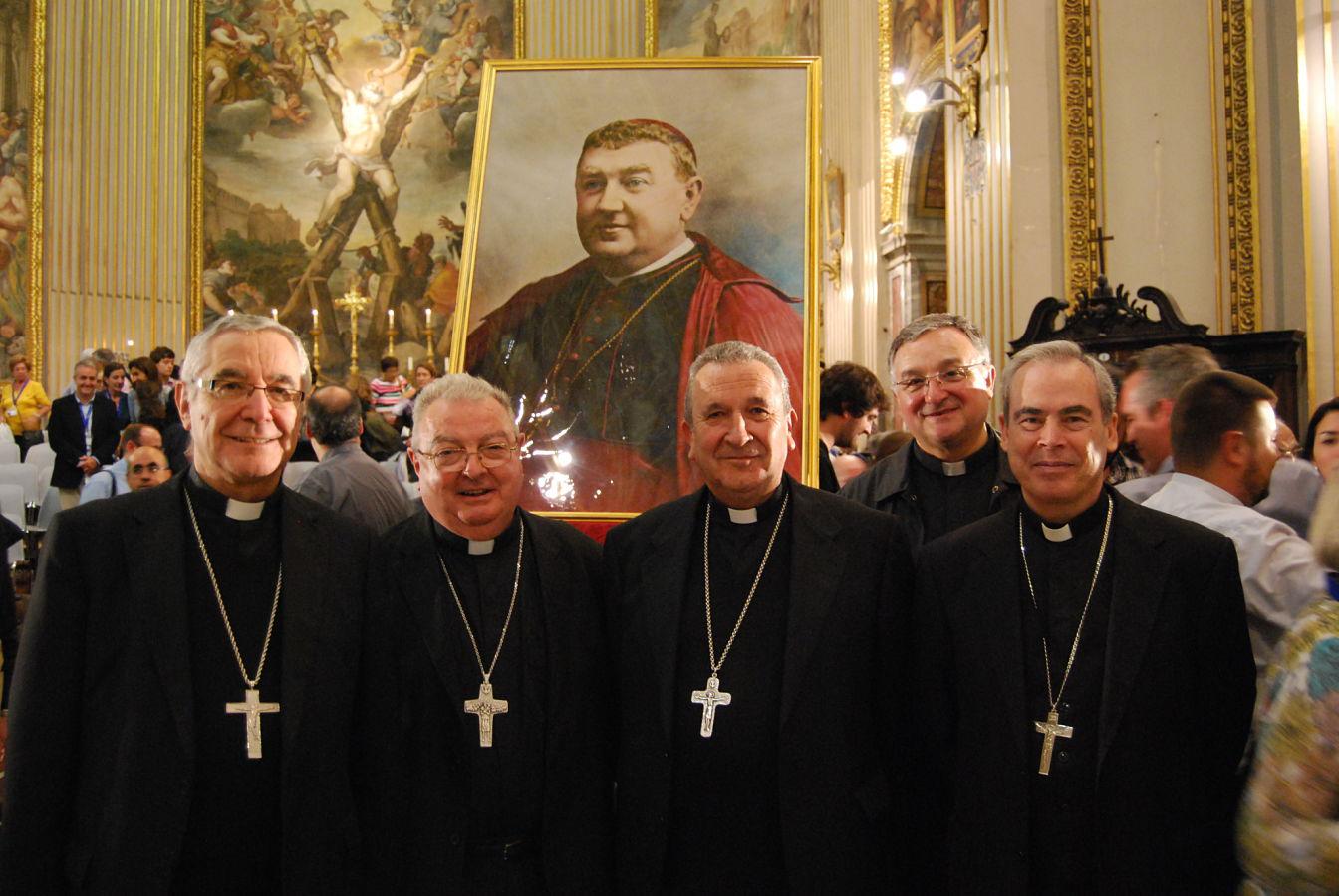 Obispos de Santander, Palencia, Ciudad Real y Málaga, junto al Vicario General de Palencia, tras la celebración