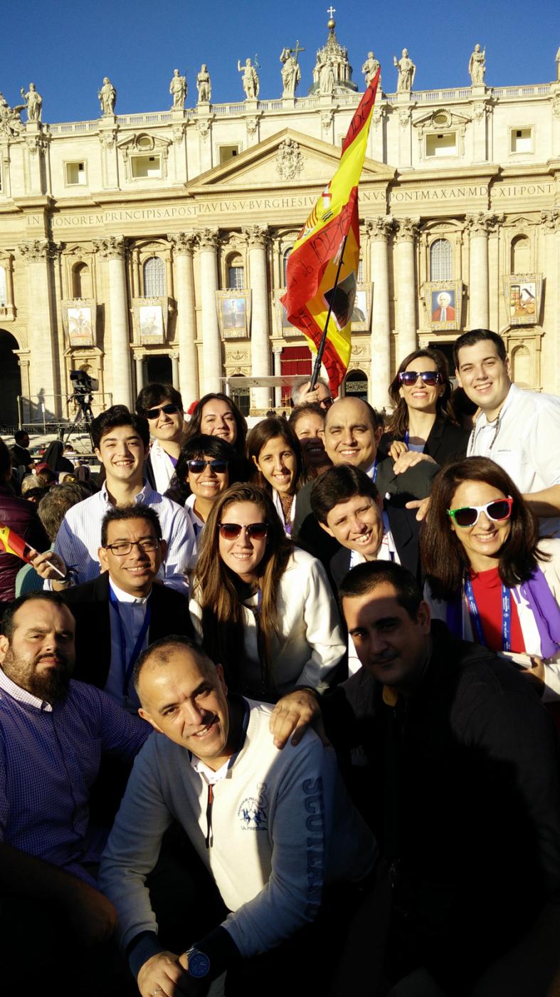 Jóvenes, nazarenas y seminaristas malagueños en la canonización de san Manuel González