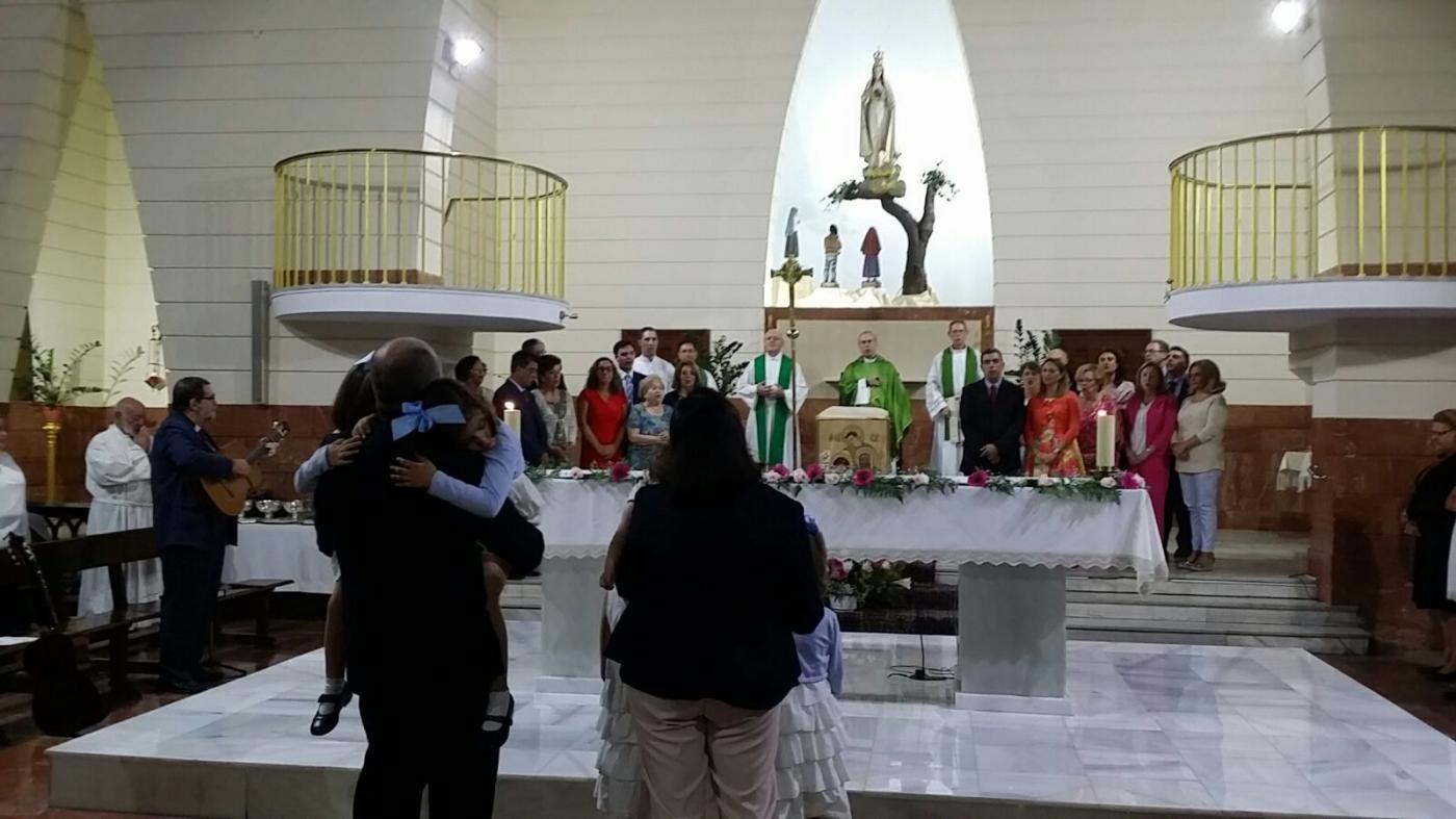 Momento del envío de Jesús y Esperanza
