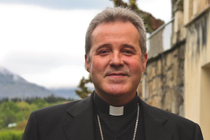 Mons. Iceta: «Amoris laetitia responde a las necesidades actuales de la familia»