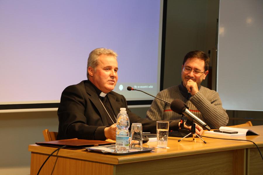 Conferencia de Mons. Iceta, Obispo de Bilbao, en el ciclo sobre "Amoris laetitia"