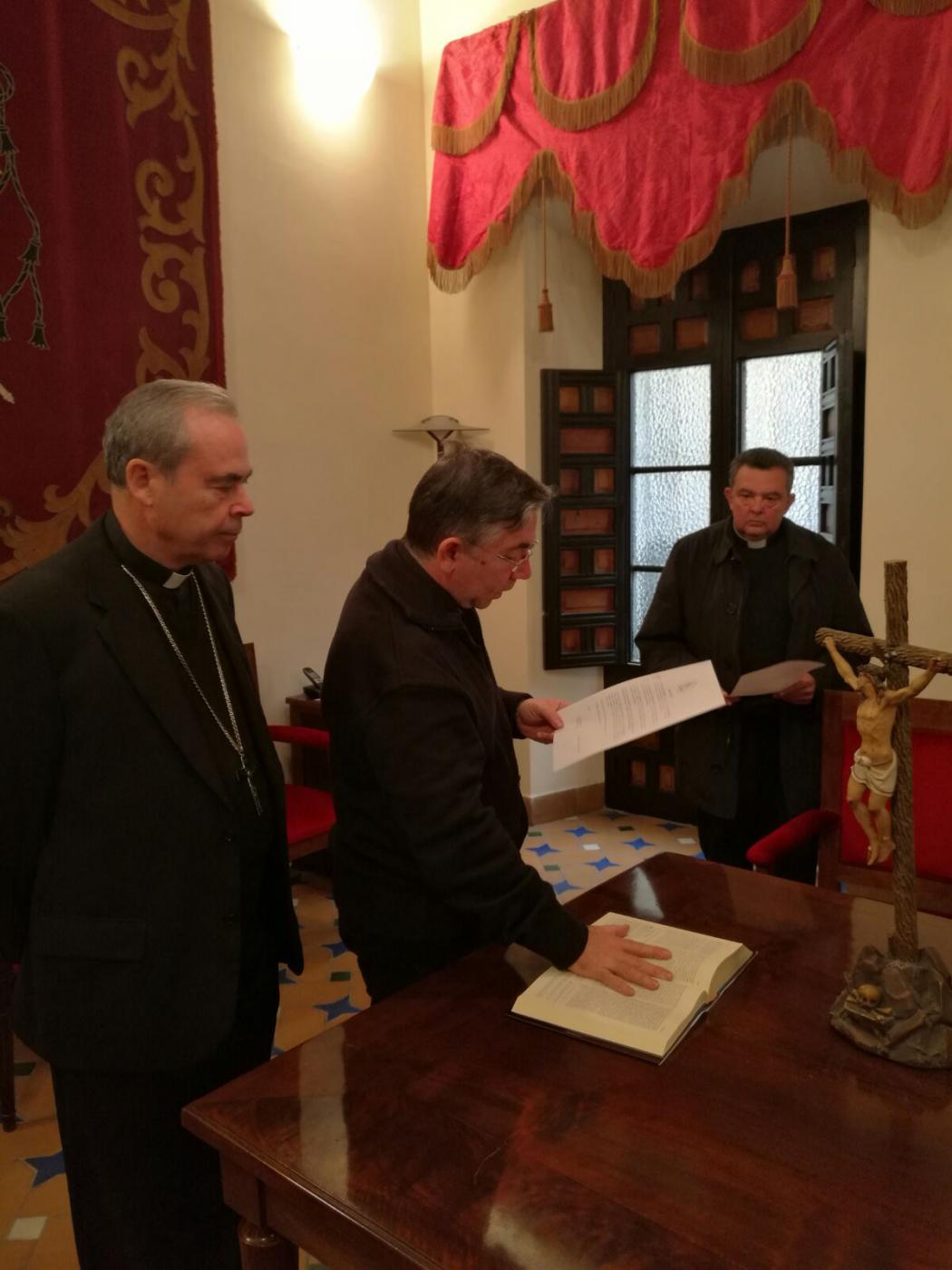 Antonio Eloy Madueño jurando su cargo