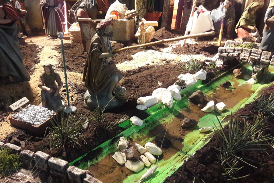Los boquerones del Málaga de la parroquia de San Manuel González, han puesto su punto de venta en el camino de Belén. Con la venta queremos llegar a adorar al niño. 