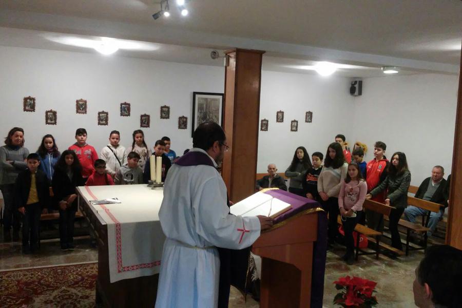 Los niños y jóvenes de Álora siembran la localidad de "estrellas"