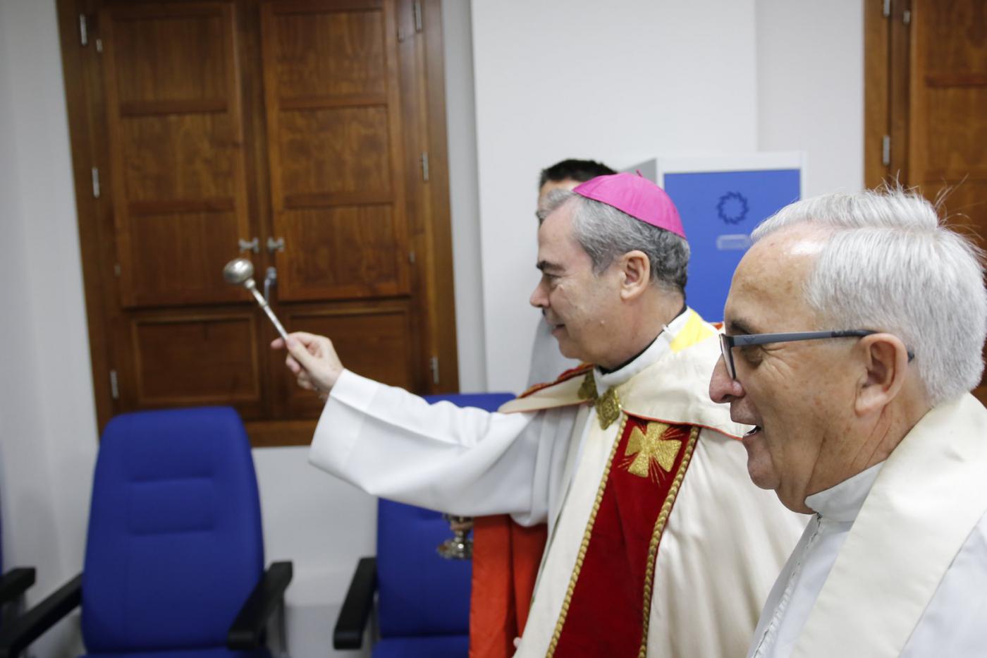 Bendición de "Calor y café" por el obispo de Málaga, Jesús Catalá