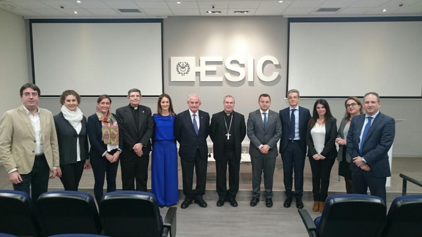Visita de Mons. Catalá a la Esucela de Marketing y Negocios ESIC