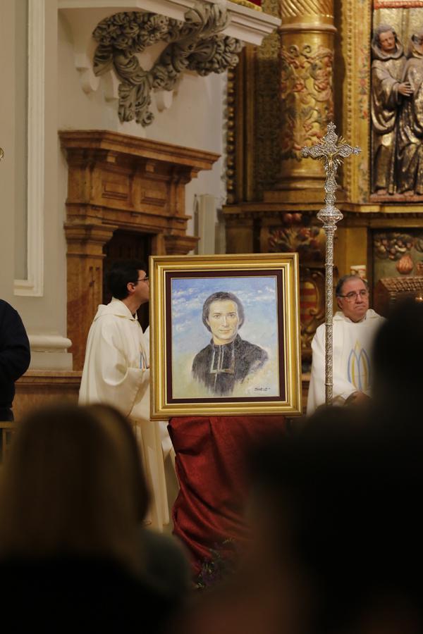 La imagen del fundador de los Maristas presidió el presbiterio durante la Eucaristía. FOTO: S. FENOSA