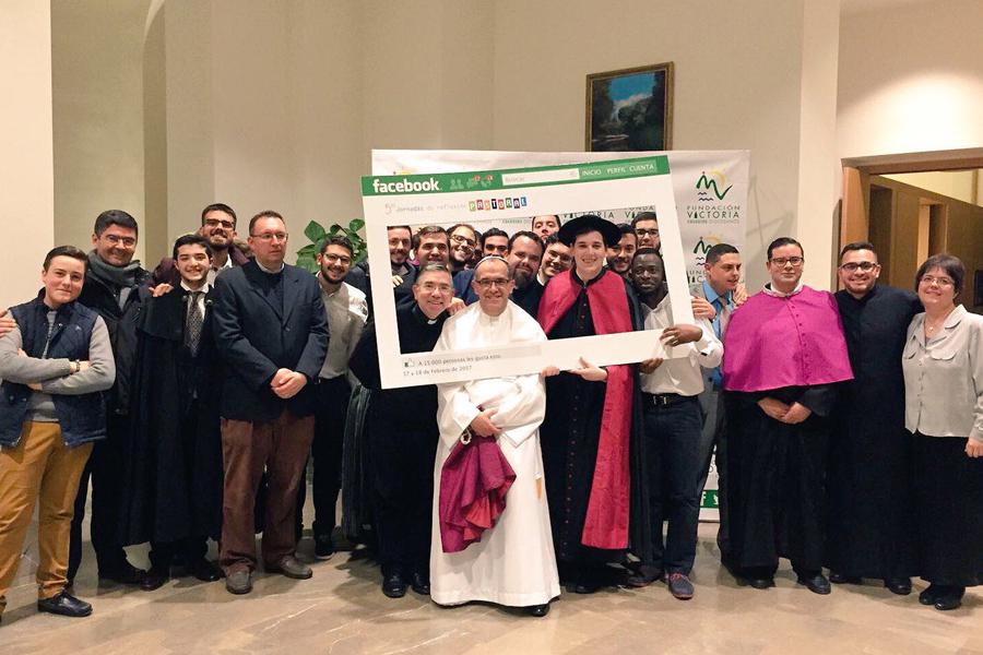 Los seminaristas representaron una obra sobre san Manuel González en las Jornadas de Formación de la Fundación Victoria