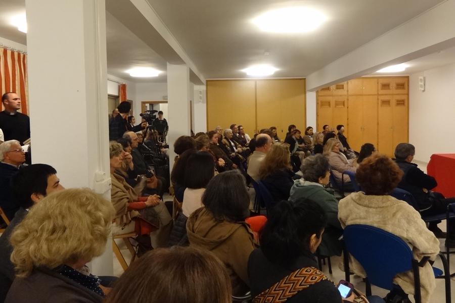 El sacerdote Luis Santamaría presenta su último libro en la parroquia del Calvario de Marbella // E. CARO