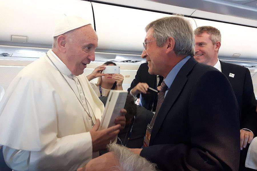 Juan Vicente Boo presenta su libro "El Papa de la alegría"