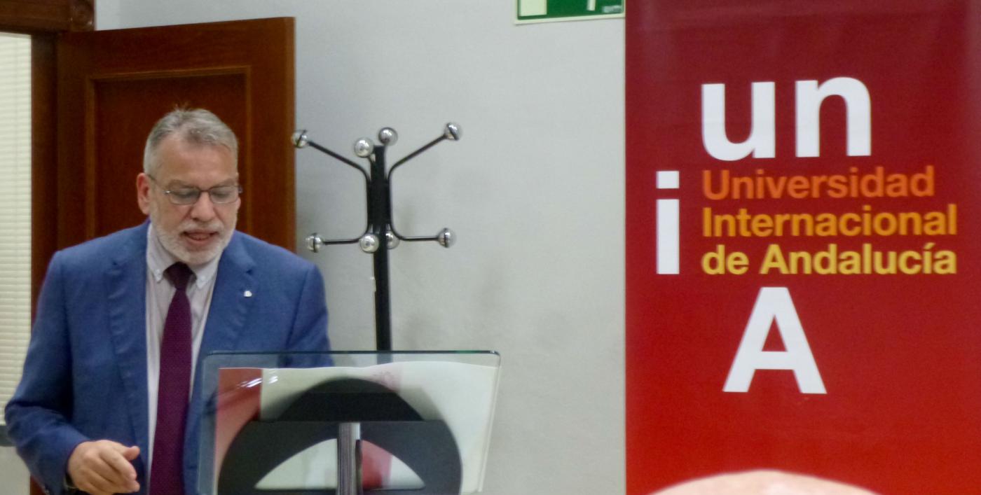 Francisco García Villalobos durante la ponencia // T. JIMÉNEZ