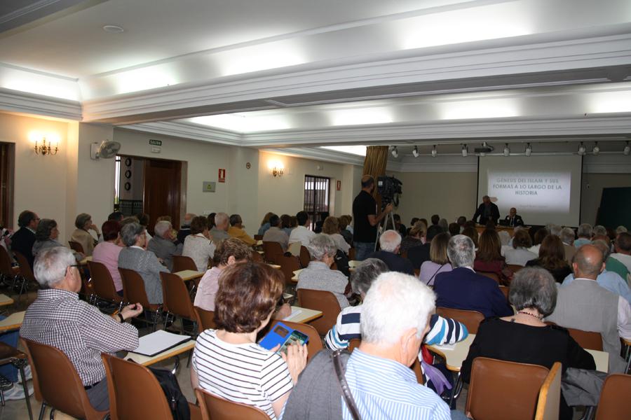 Conferencia del profesor Ángel Nuño en el Ciclo de Conferencias "Islam y cristianismo, un diálogo inaplazable" // E. LLAMAS