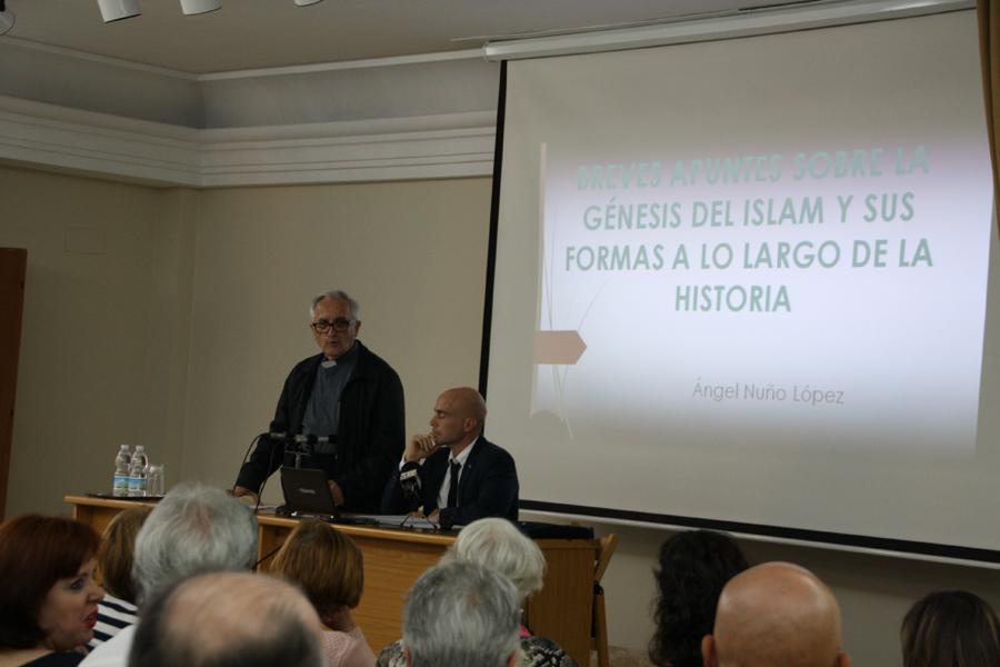Conferencia del profesor Ángel Nuño en el Ciclo de Conferencias "Islam y cristianismo, un diálogo inaplazable" // E. LLAMAS