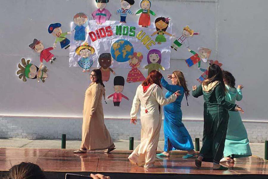 Momento de la fiesta multicultural, el año pasado