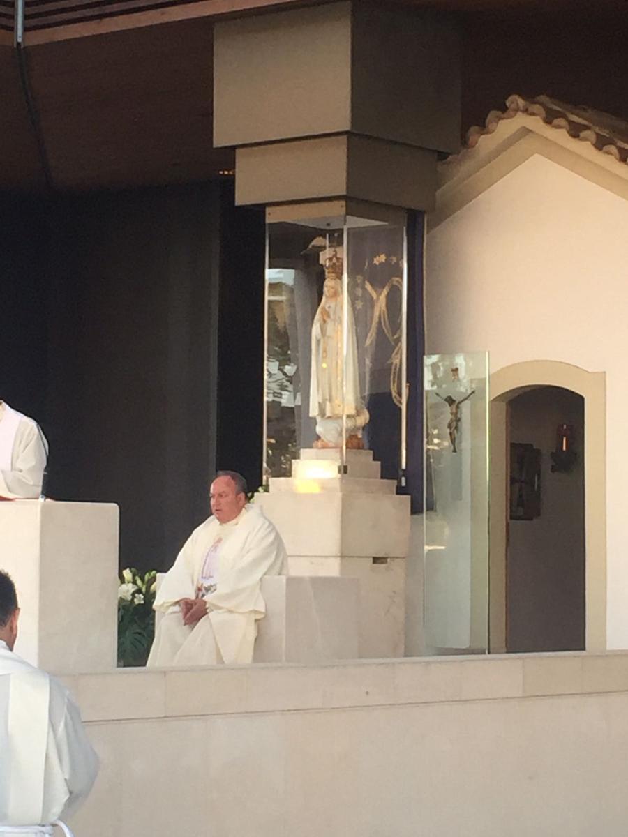 El delegado de Peregrinaciones de la Diócesis de Málaga preside la Eucaristía en la Capelinha de Fátima // T. FUREST
