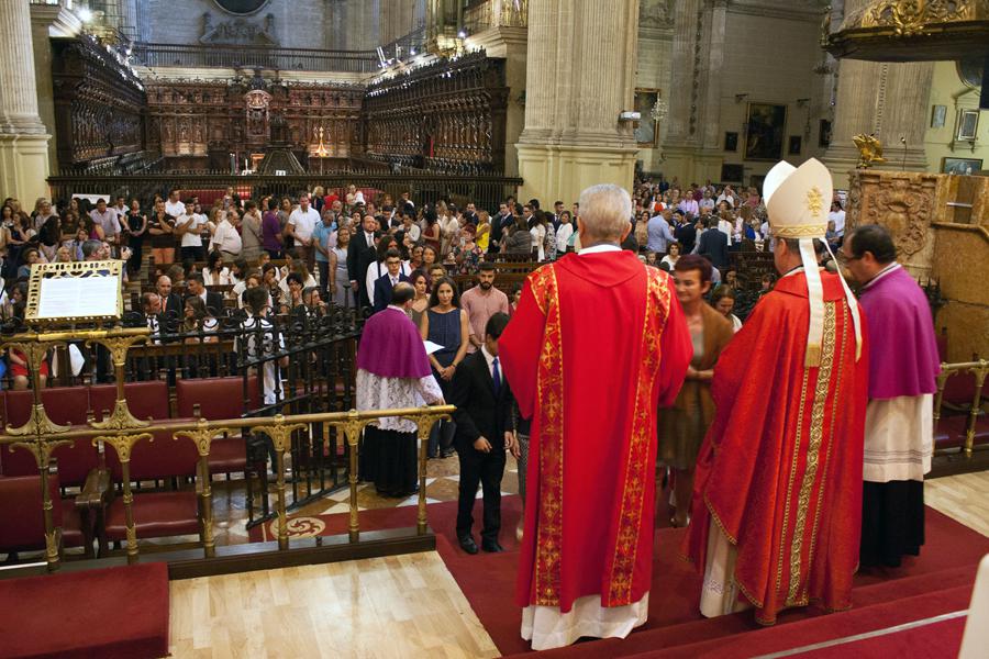 Confirmaciones en la Catedral de Málaga // M. ZAMORA