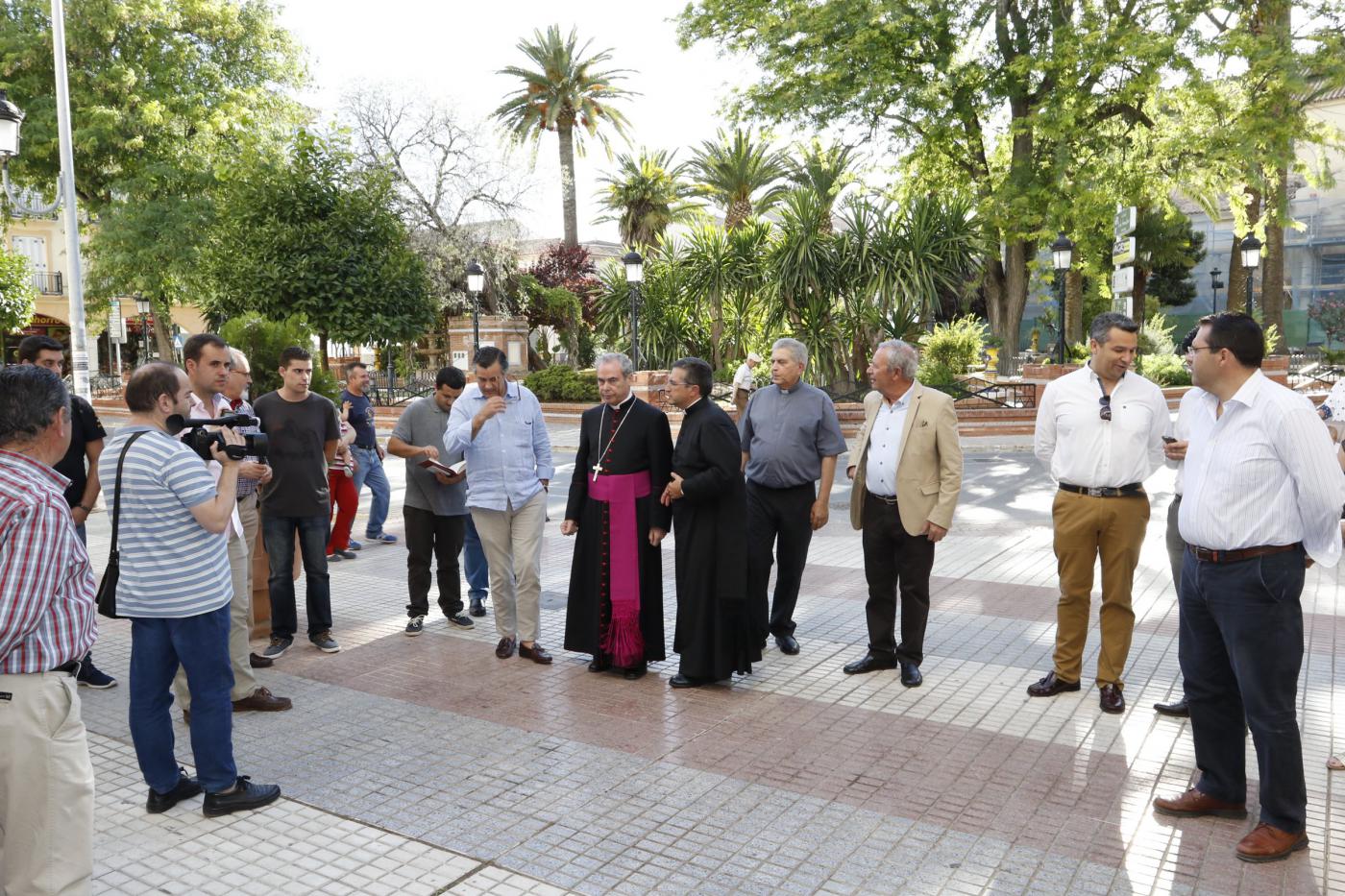 Don Jesús Catalá es recibido por miembros de las distintas realidades parroquiales y municipales durante su Visita Pastoral a Campillos