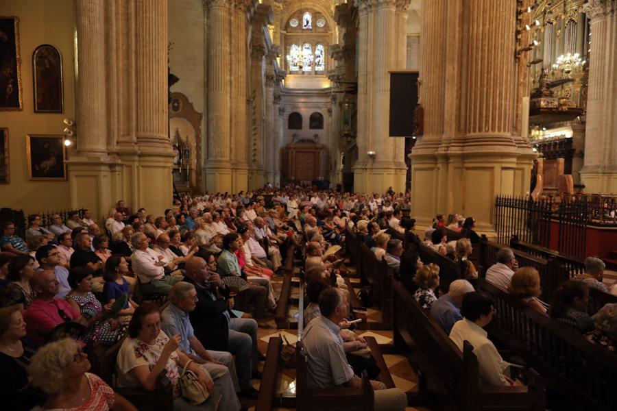 Misa en la festividad de Santa María de la Victoria, en la Catedral de Málaga // S. FENOSA