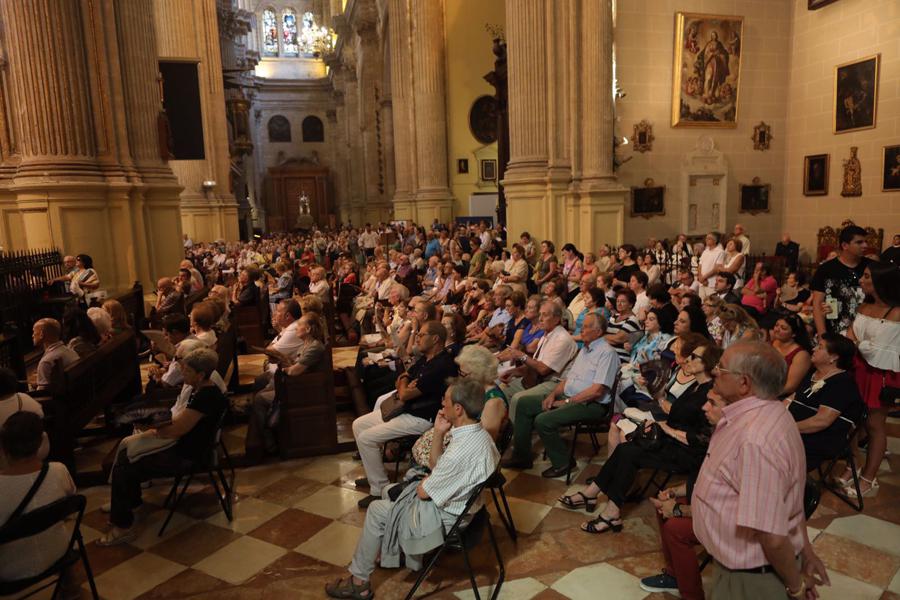 Misa en la festividad de Santa María de la Victoria, en la Catedral de Málaga // S. FENOSA