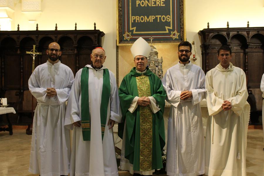 Los futuros sacerdotes firman el celibato y la obediencia
