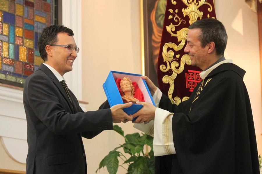 Bendición de la imagen de san Juan Evangelista en la parroquia de Nuestra Señora del Carmen de Fuengirola // M. DÍAZ