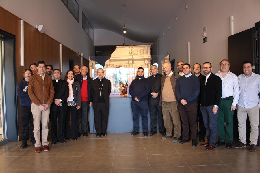 El Obispo de Málaga visita el Museo de Belenes de Mollina