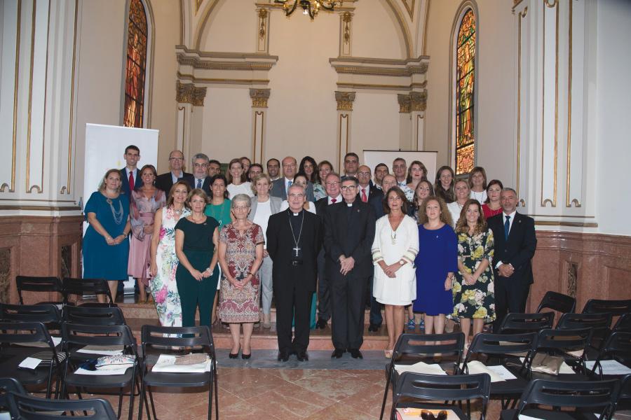 Directores de los colegios de la Fundación Victoria junto a miembros del patronato y el Sr. Obispo, en la apertura del curo 2016/2017