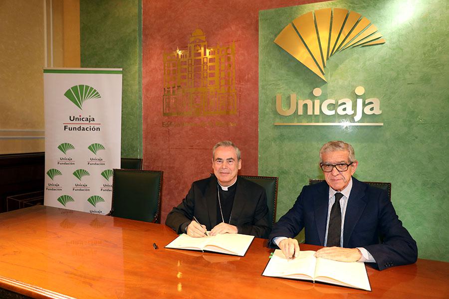 D. Jesús Catalá y D. Braulio Medel durante la firma