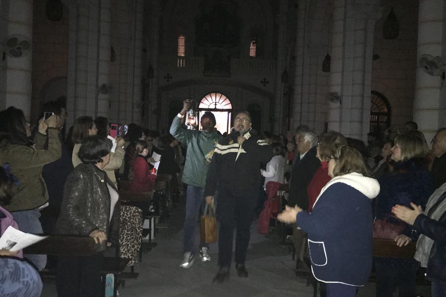 Luz de la Paz de Belén en la Catedral de Málaga 