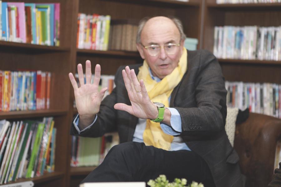 Dominique Wolton: «El Papa ha abierto las puertas de la Iglesia y será difícil cerrarlas»