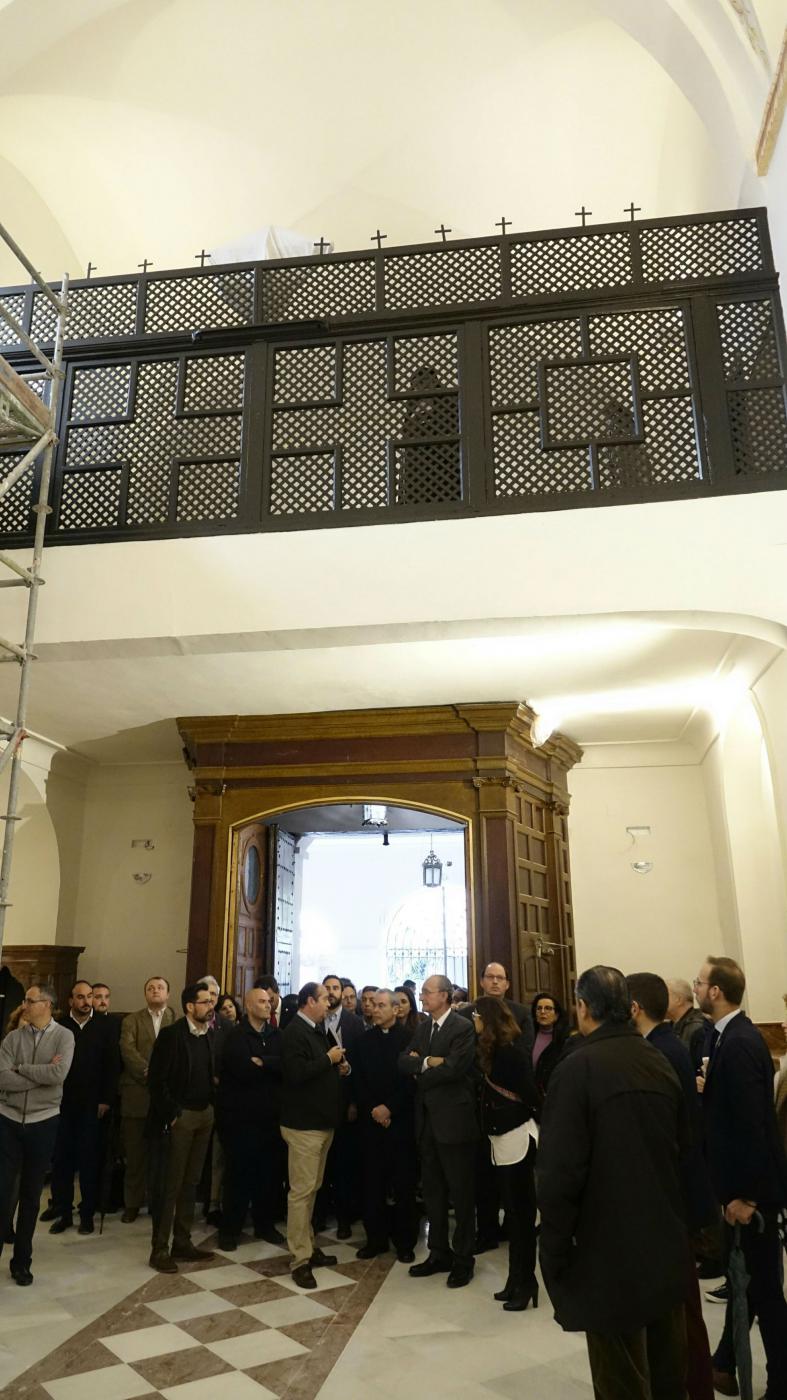 El alcalde de Málaga, Francisco de la Torre, y el obispo de Málaga, Jesús Catalá, durante la visita a la Divina Pastora // D. MÉRIDA