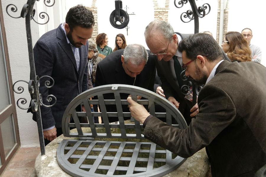 El alcalde de Málaga, Francisco de la Torre, y el obispo de Málaga, Jesús Catalá, durante la visita a la Divina Pastora // D. MÉRIDA