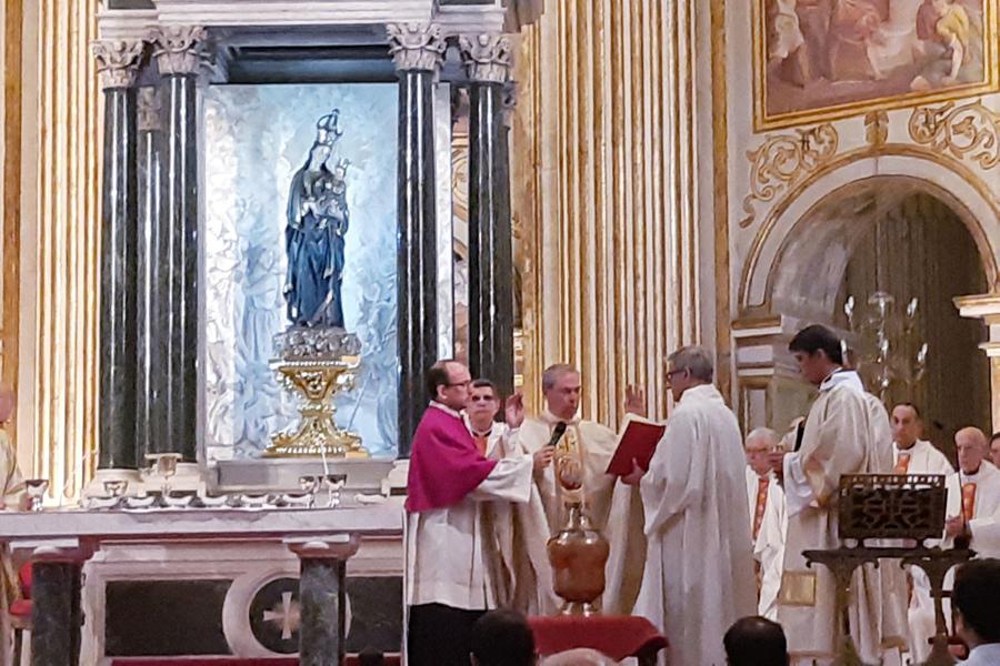 «El Señor nos ha constituido heraldos y apóstoles suyos»