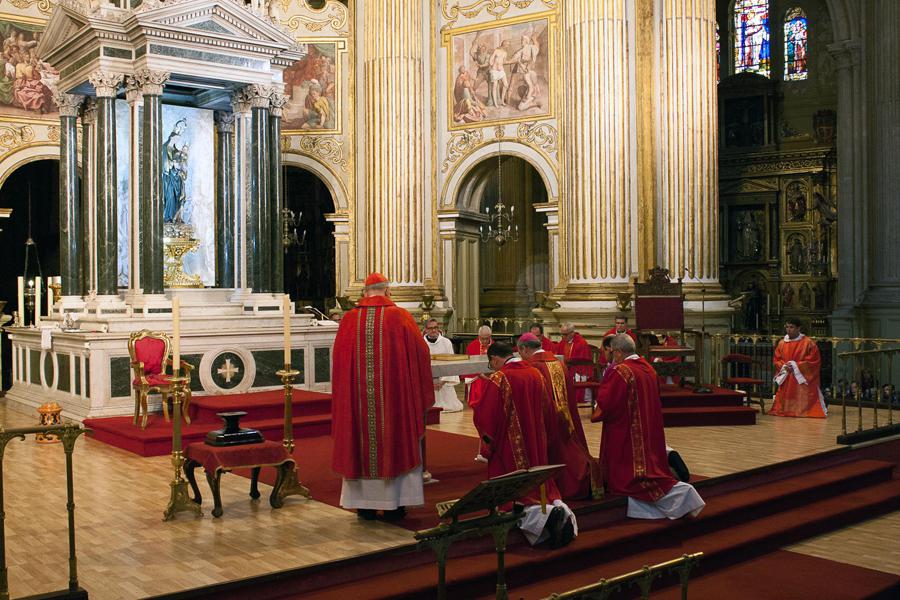 Celebración de la Pasión y Muerte del Señor en la Catedral el Viernes Santo // M. ZAMORA