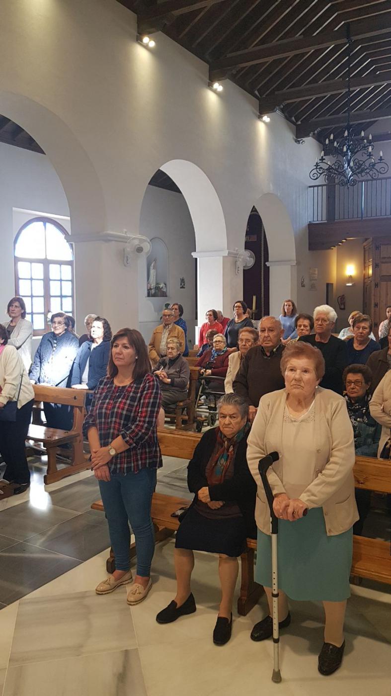 Celebración de la Pascua del Enfermo en la parroquia de Santa Ana, en Algarrobo // S. ESCOLANO