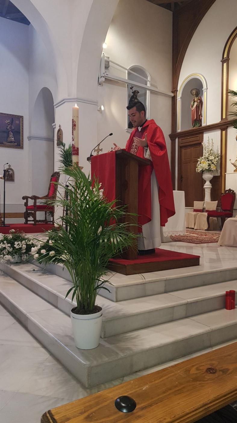Celebración de la Pascua del Enfermo en la parroquia de Santa Ana, en Algarrobo // S. ESCOLANO