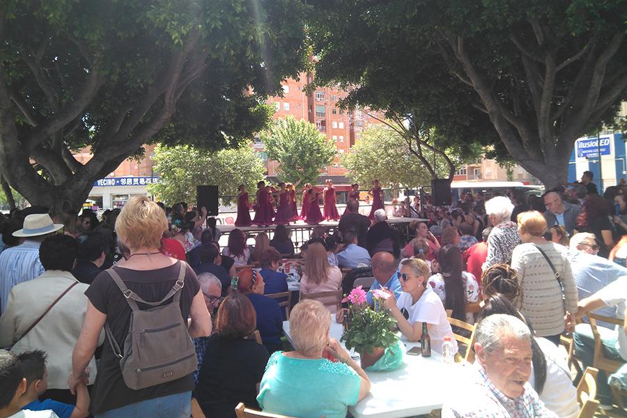 Mercadillo Misionero a favor de Manos Unidas en la parroquia Virgen del Camino, en Málaga