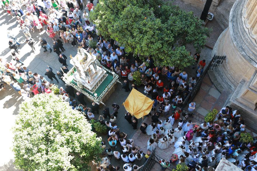 Durante la procesión del Corpus Christi // S. FENOSA