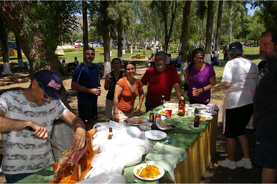 Convivencia anual de las parroquias los Ángeles y el Pilar, de Málaga, en el campo