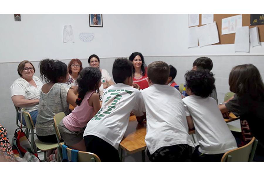 Doce niños han participado en un taller de apoyo escolar en el Puerto de la Torre