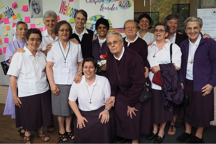 Religiosas hispanohablantes con la nueva superiora general de la Asunción, Rekha Chennattu