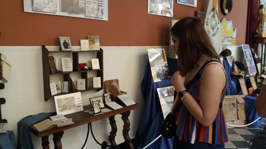 Visitantes en la exposición biográfica del Padre Arnaiz